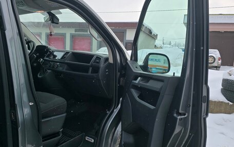 Volkswagen Caravelle T6 рестайлинг, 2016 год, 3 700 000 рублей, 9 фотография