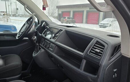 Volkswagen Caravelle T6 рестайлинг, 2016 год, 3 700 000 рублей, 11 фотография