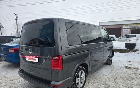 Volkswagen Caravelle T6 рестайлинг, 2016 год, 3 700 000 рублей, 23 фотография