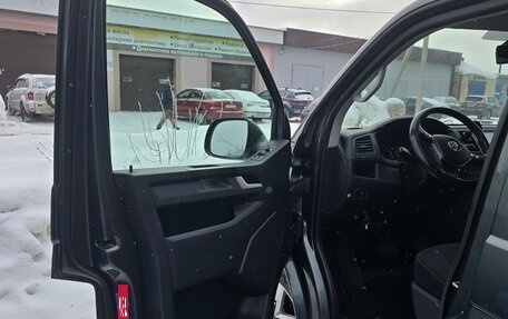 Volkswagen Caravelle T6 рестайлинг, 2016 год, 3 700 000 рублей, 14 фотография