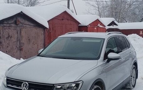 Volkswagen Tiguan II, 2017 год, 2 100 000 рублей, 2 фотография