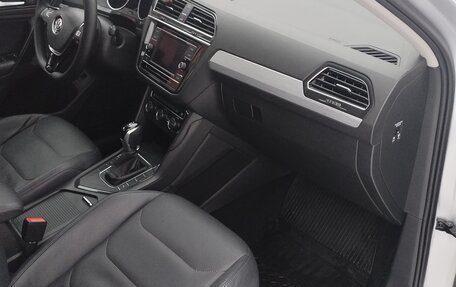 Volkswagen Tiguan II, 2017 год, 2 100 000 рублей, 17 фотография