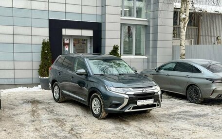 Mitsubishi Outlander III рестайлинг 3, 2018 год, 2 349 000 рублей, 3 фотография