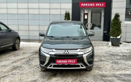 Mitsubishi Outlander III рестайлинг 3, 2018 год, 2 349 000 рублей, 2 фотография
