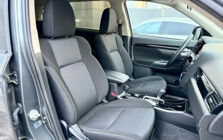 Mitsubishi Outlander III рестайлинг 3, 2018 год, 2 349 000 рублей, 12 фотография