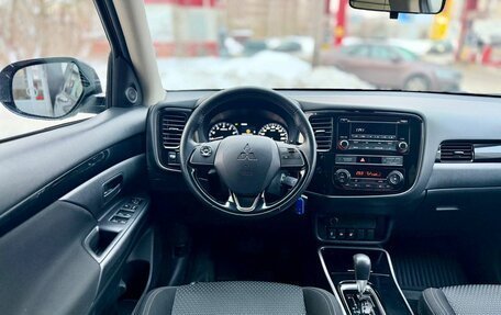 Mitsubishi Outlander III рестайлинг 3, 2018 год, 2 349 000 рублей, 16 фотография