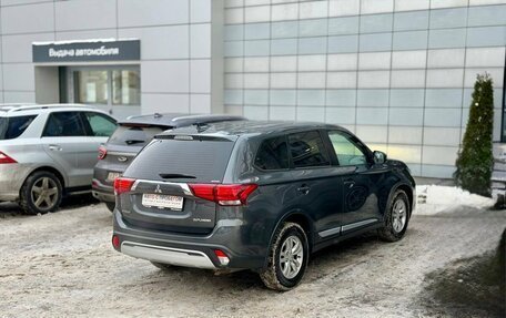 Mitsubishi Outlander III рестайлинг 3, 2018 год, 2 349 000 рублей, 8 фотография