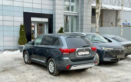 Mitsubishi Outlander III рестайлинг 3, 2018 год, 2 349 000 рублей, 5 фотография
