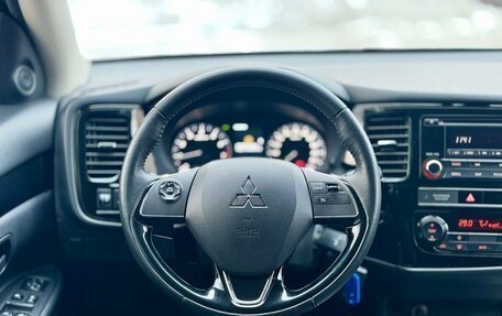 Mitsubishi Outlander III рестайлинг 3, 2018 год, 2 349 000 рублей, 15 фотография