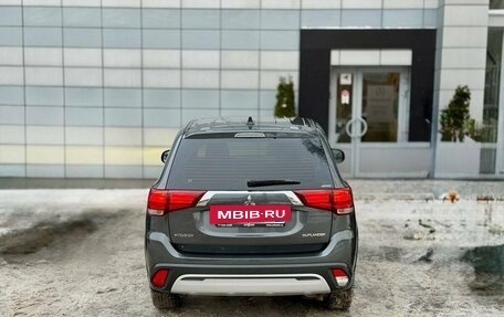 Mitsubishi Outlander III рестайлинг 3, 2018 год, 2 349 000 рублей, 6 фотография