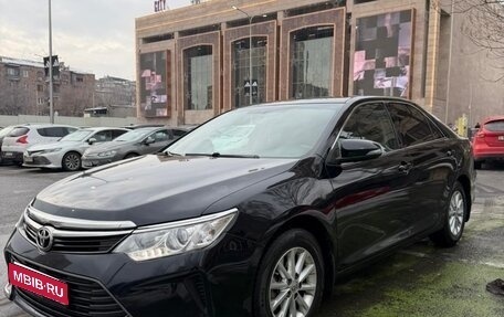 Toyota Camry, 2017 год, 1 900 000 рублей, 1 фотография