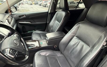 Toyota Camry, 2017 год, 1 900 000 рублей, 4 фотография