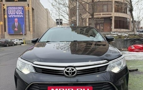Toyota Camry, 2017 год, 1 900 000 рублей, 5 фотография