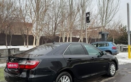 Toyota Camry, 2017 год, 1 900 000 рублей, 3 фотография