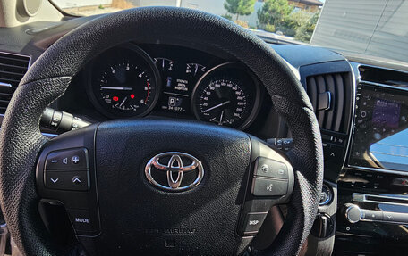 Toyota Land Cruiser 200, 2012 год, 3 300 000 рублей, 9 фотография