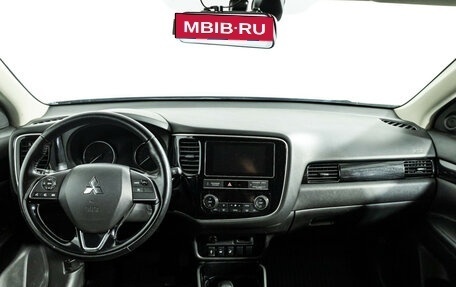 Mitsubishi Outlander III рестайлинг 3, 2019 год, 2 049 777 рублей, 13 фотография