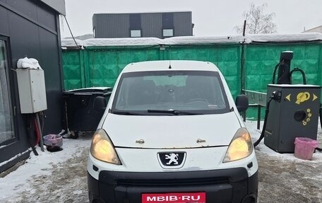 Peugeot Partner II рестайлинг 2, 2010 год, 420 000 рублей, 1 фотография