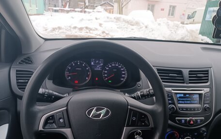 Hyundai Solaris II рестайлинг, 2015 год, 1 150 000 рублей, 21 фотография