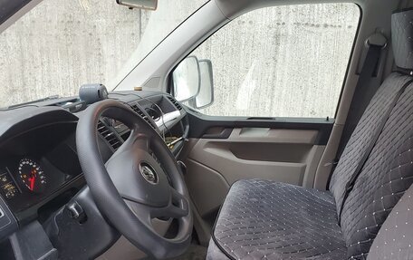 Volkswagen Transporter T6 рестайлинг, 2016 год, 1 900 000 рублей, 4 фотография