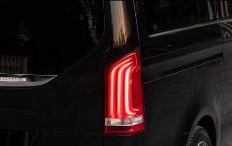 Mercedes-Benz V-Класс, 2016 год, 9 000 000 рублей, 28 фотография