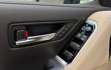 Toyota Land Cruiser, 2025 год, 15 350 000 рублей, 24 фотография