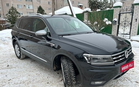 Volkswagen Tiguan II, 2019 год, 3 100 000 рублей, 2 фотография