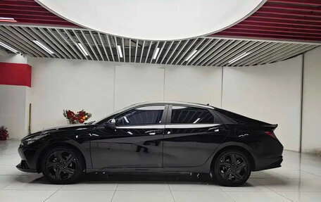 Hyundai Elantra, 2022 год, 1 370 000 рублей, 2 фотография