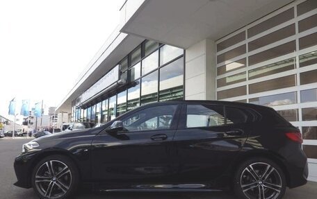 BMW 1 серия, 2023 год, 1 462 000 рублей, 3 фотография