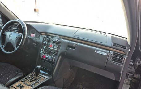 Mercedes-Benz E-Класс, 2001 год, 485 000 рублей, 21 фотография