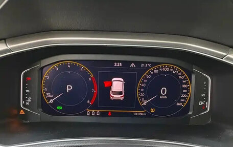 Volkswagen T-Roc I, 2022 год, 1 750 010 рублей, 12 фотография