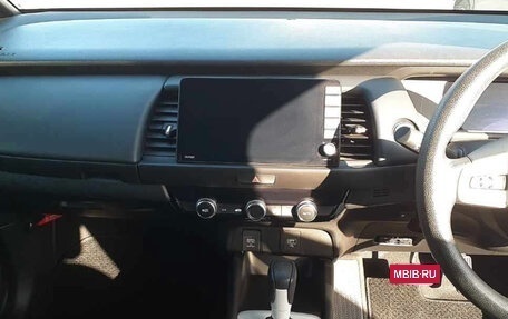 Honda Fit, 2021 год, 900 000 рублей, 9 фотография