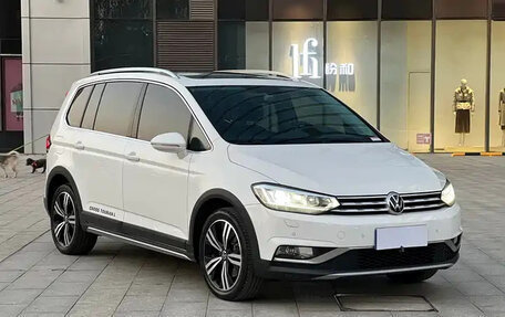 Volkswagen Touran III, 2022 год, 1 649 003 рублей, 1 фотография
