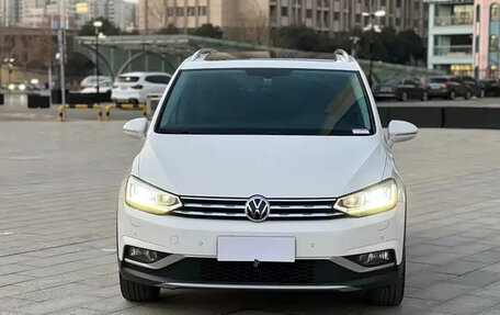 Volkswagen Touran III, 2022 год, 1 649 003 рублей, 2 фотография