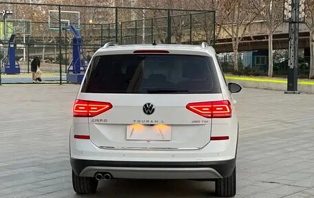 Volkswagen Touran III, 2022 год, 1 649 003 рублей, 9 фотография