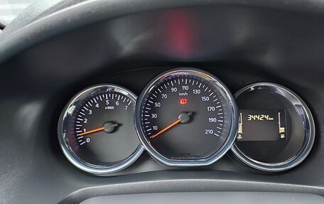 Renault Logan II, 2019 год, 1 099 000 рублей, 26 фотография