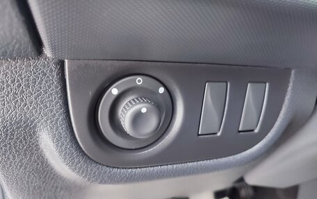 Renault Logan II, 2019 год, 1 099 000 рублей, 29 фотография