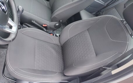 Renault Logan II, 2019 год, 1 099 000 рублей, 32 фотография