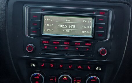 Volkswagen Jetta VI, 2013 год, 1 050 000 рублей, 7 фотография