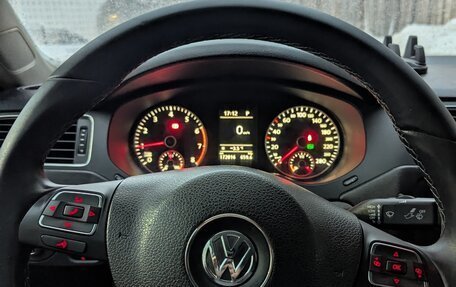 Volkswagen Jetta VI, 2013 год, 1 050 000 рублей, 2 фотография