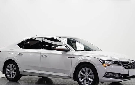 Skoda Superb III рестайлинг, 2021 год, 2 007 978 рублей, 3 фотография