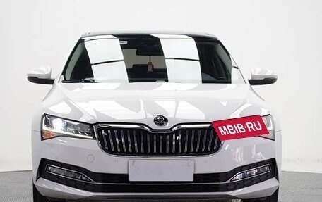 Skoda Superb III рестайлинг, 2021 год, 2 007 978 рублей, 2 фотография