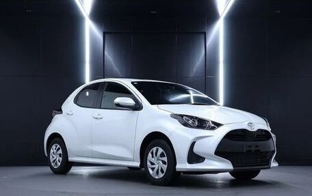 Toyota Yaris, 2023 год, 650 777 рублей, 2 фотография
