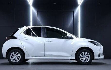 Toyota Yaris, 2023 год, 650 777 рублей, 3 фотография