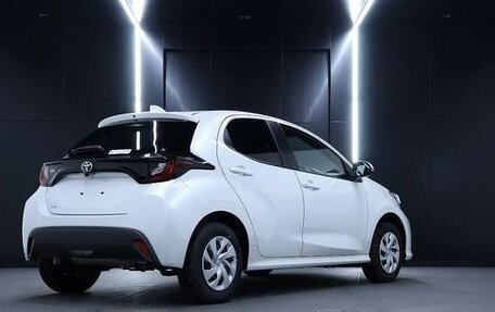 Toyota Yaris, 2023 год, 650 777 рублей, 4 фотография