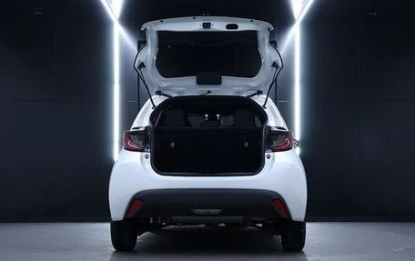 Toyota Yaris, 2023 год, 650 777 рублей, 9 фотография