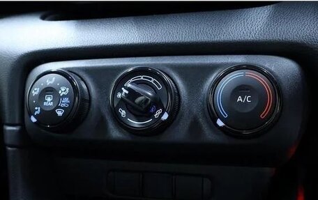 Toyota Yaris, 2023 год, 650 777 рублей, 15 фотография