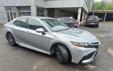 Toyota Camry, 2021 год, 3 100 000 рублей, 4 фотография