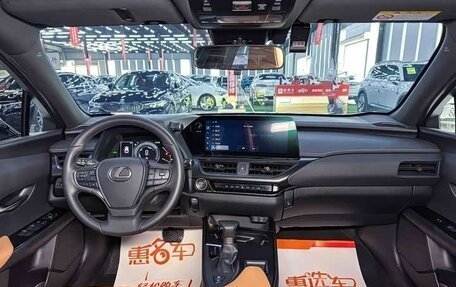 Lexus UX I, 2022 год, 2 645 153 рублей, 10 фотография