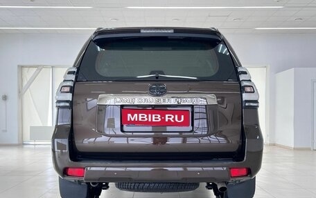 Toyota Land Cruiser Prado 150 рестайлинг 2, 2021 год, 6 180 000 рублей, 6 фотография