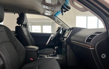 Toyota Land Cruiser Prado 150 рестайлинг 2, 2021 год, 6 180 000 рублей, 12 фотография